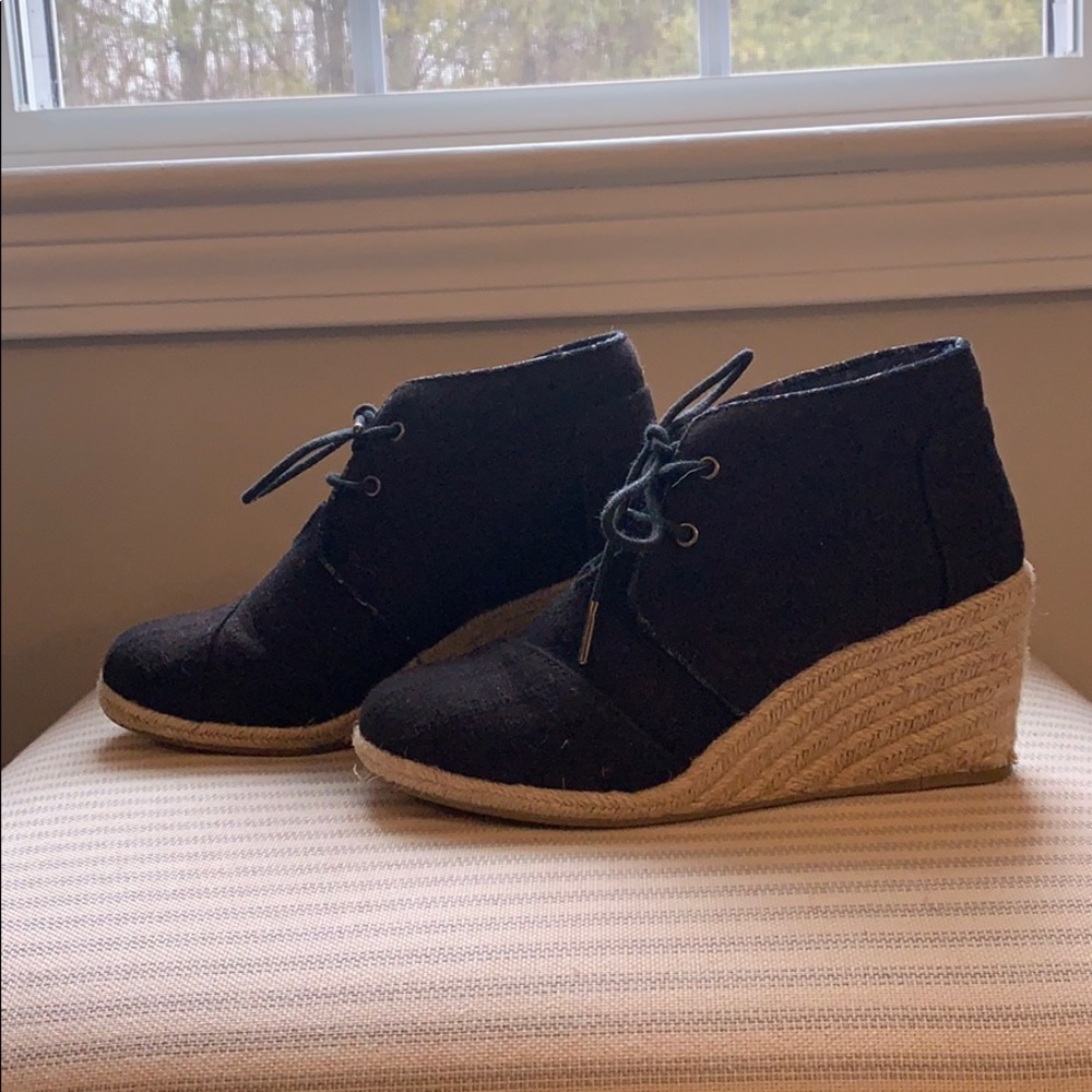 TOMS Black & Tan Wedged Espadrilles